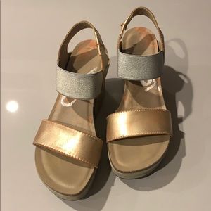 OTBT sandals like new!
